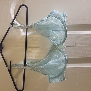 EUC Victoria's Secret Very Sexy Unlined Embroidered Daisy Demi Bra 38C